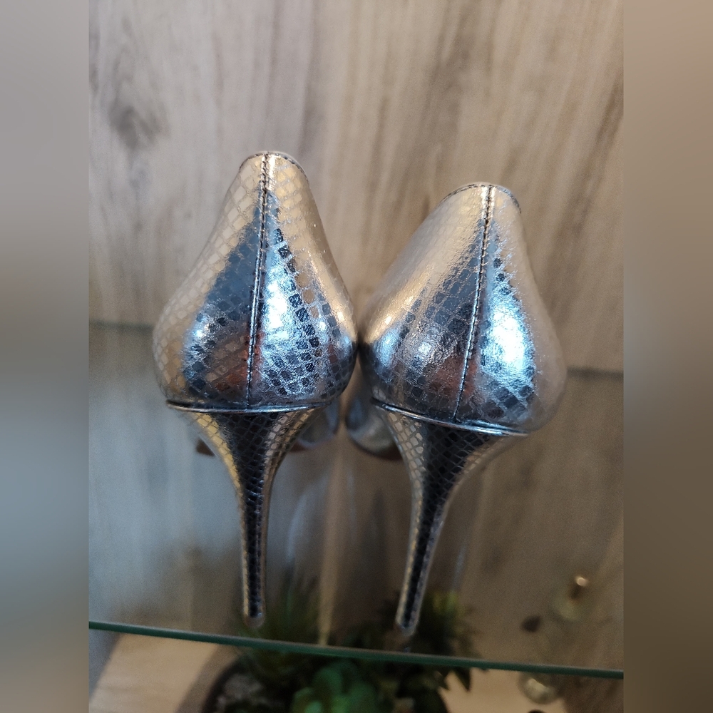 Michael Kors Claire Pump Metalic Silver Snakeskin Embossed Leather Size 7 - Picture 5 of 9